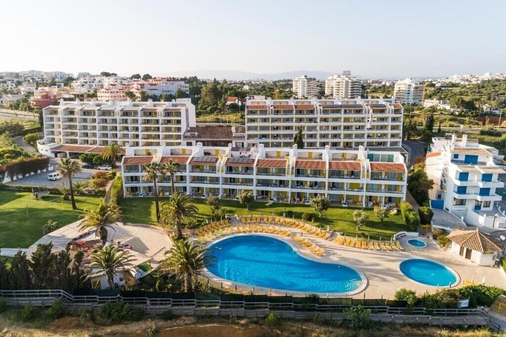 Готель Jardim Do Vau 4*