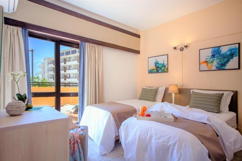 Готель Turial Park 3*