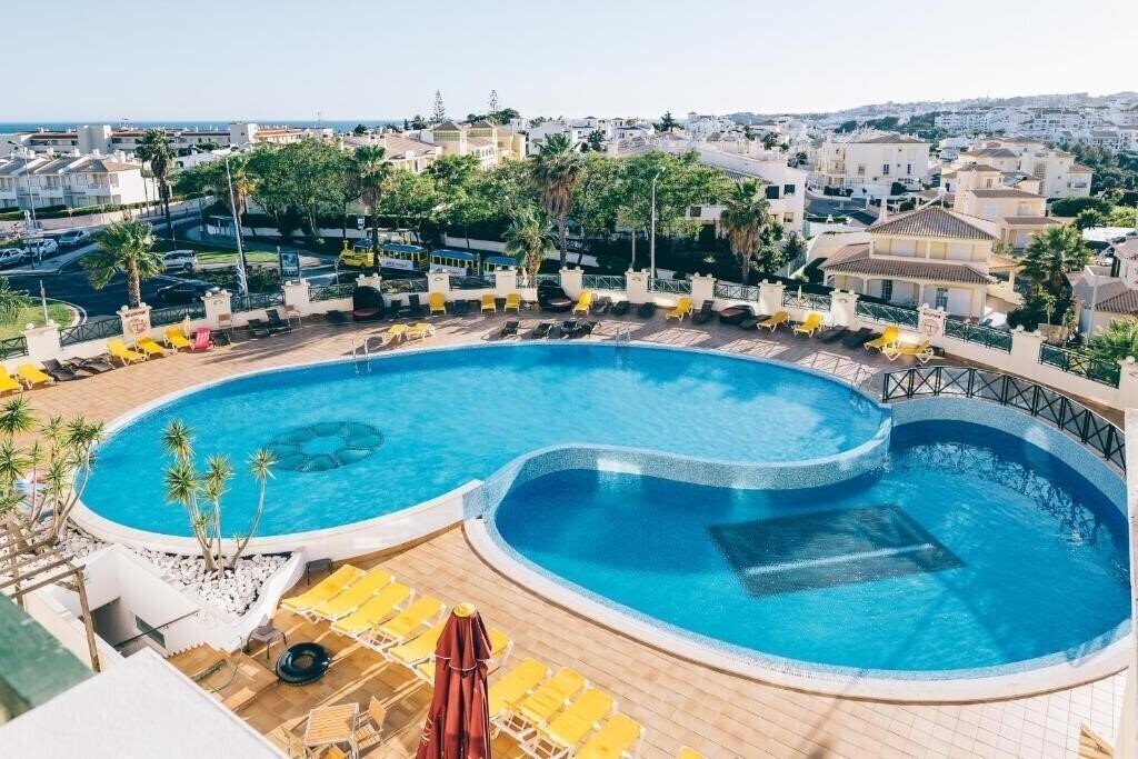 Отель Grand Muthu Forte do Vale 4*