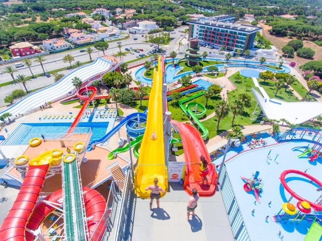 Готель Aquashow Hotel and Water Park 4*