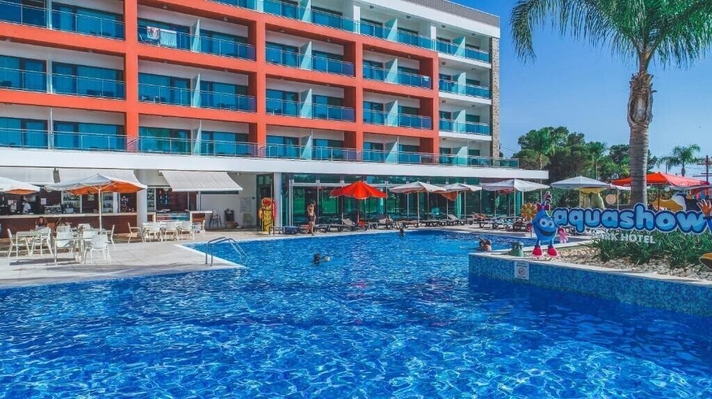Фотографія Aquashow Hotel and Water Park 4*