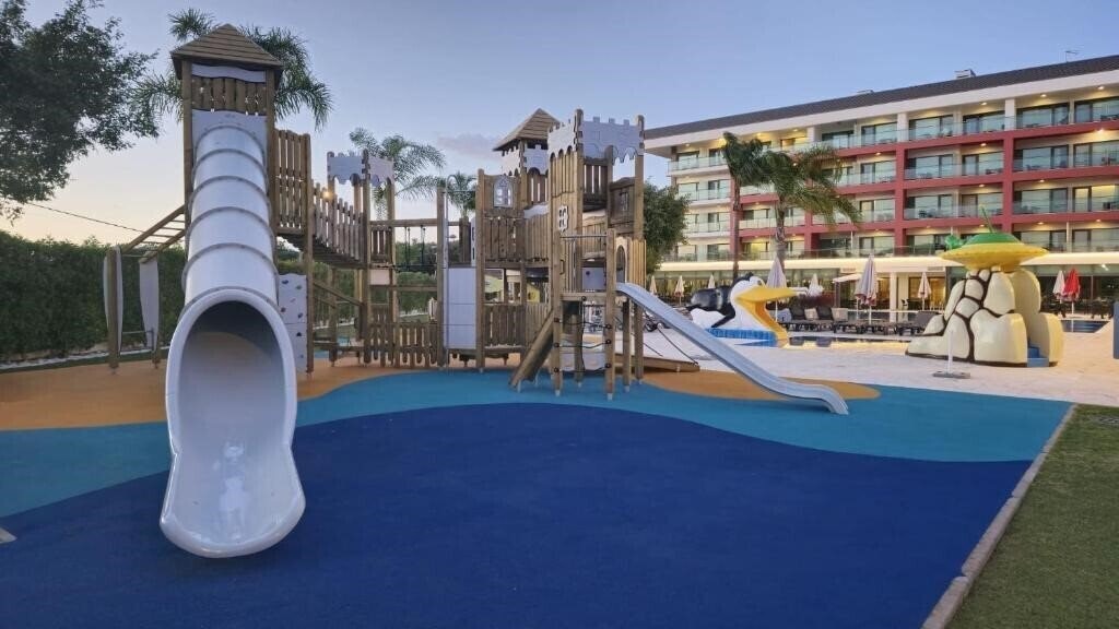 Картинка Aquashow Hotel and Water Park 4*