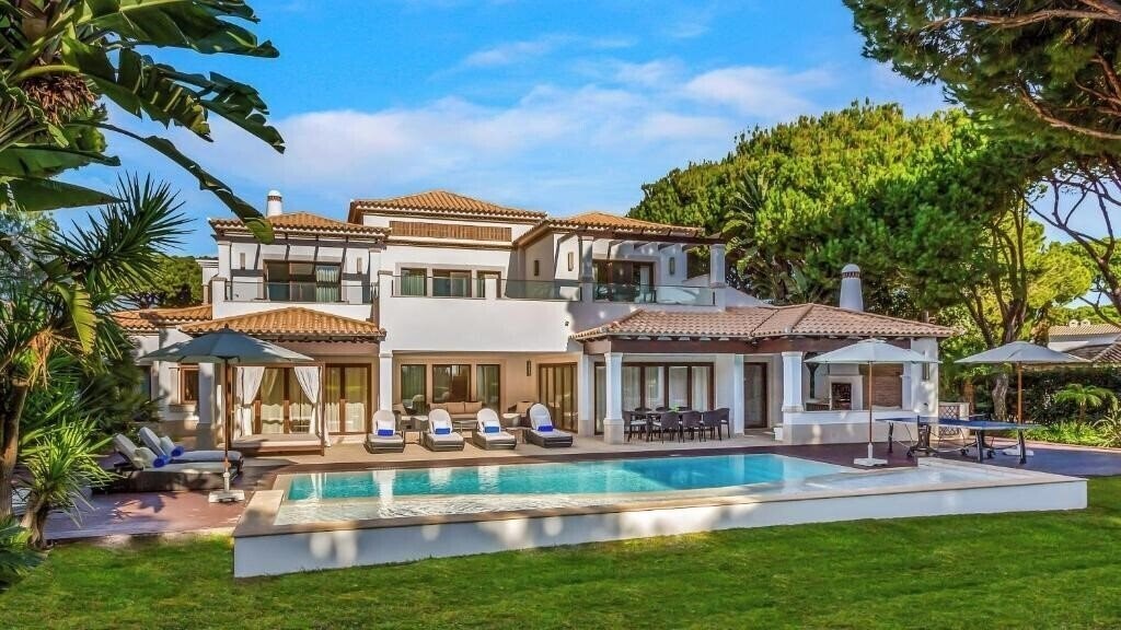 Отель Pine Cliffs Village & Golf Suites 5*