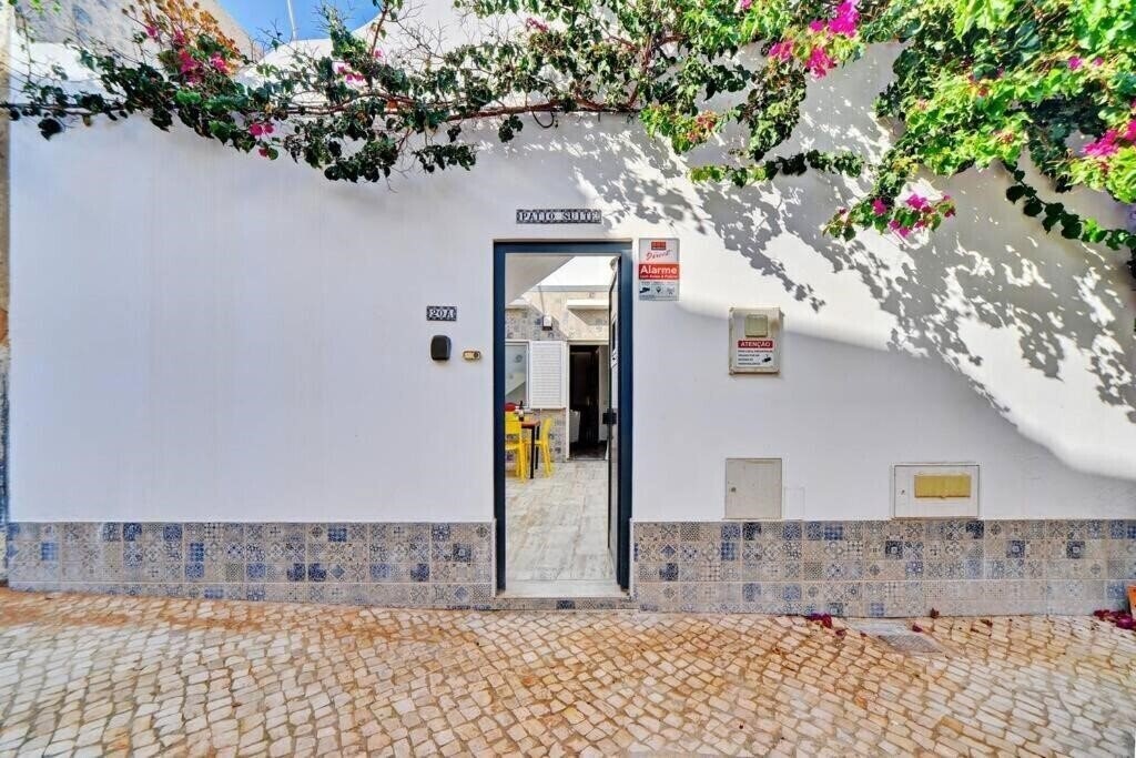 Фото The Patio Suite Hotel 4*