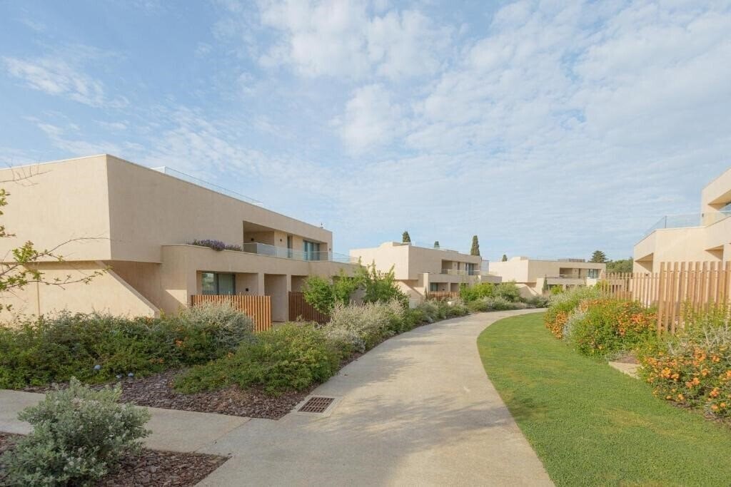 Фото White Shell Beach Villas 4*