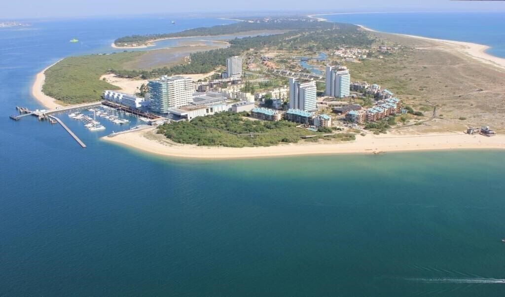 Отель Aqualuz Troia by The Editory 4*