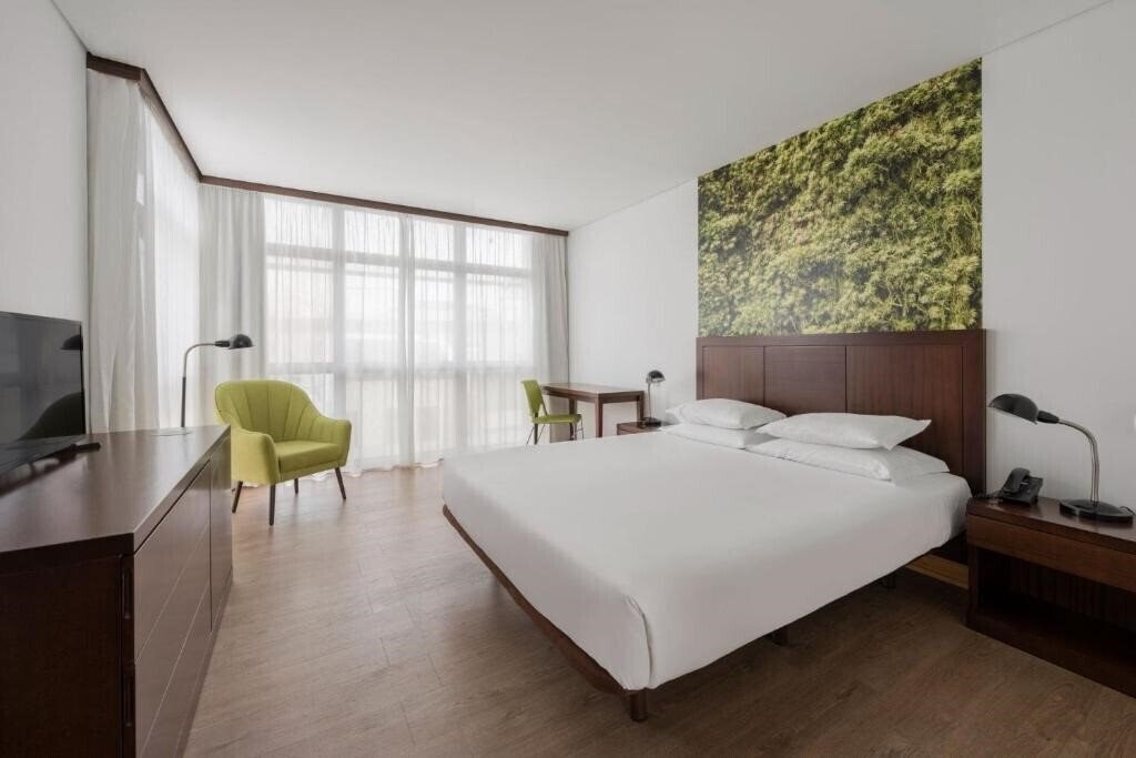 Отель Neat Avenida 3*