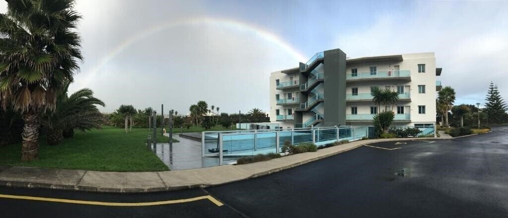 Отель Whales Bay 4*