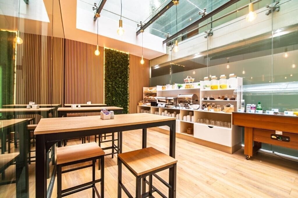 Фотографія The Azoriani Boutique, Ascend Hotel Collection 3*