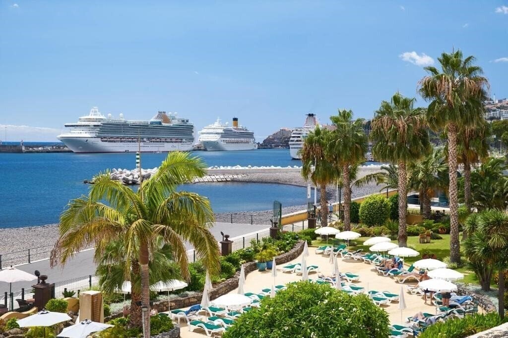 Отель PortoBay Santa Maria 4*
