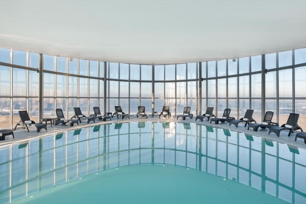 Готель Eurostars Oasis Plaza 4*
