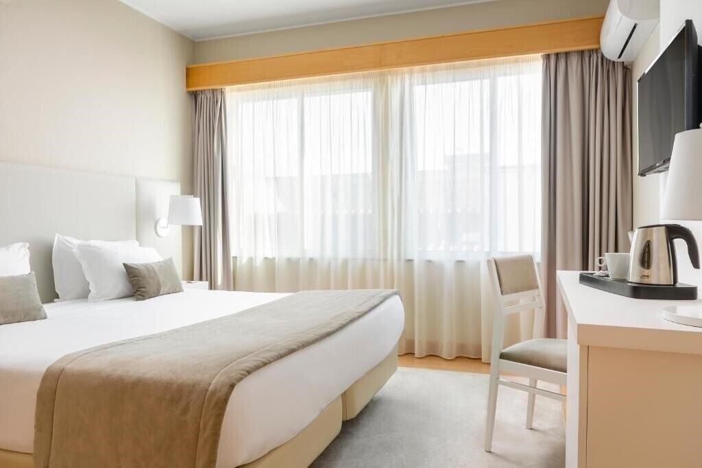 Фото EXE Wellington 3*