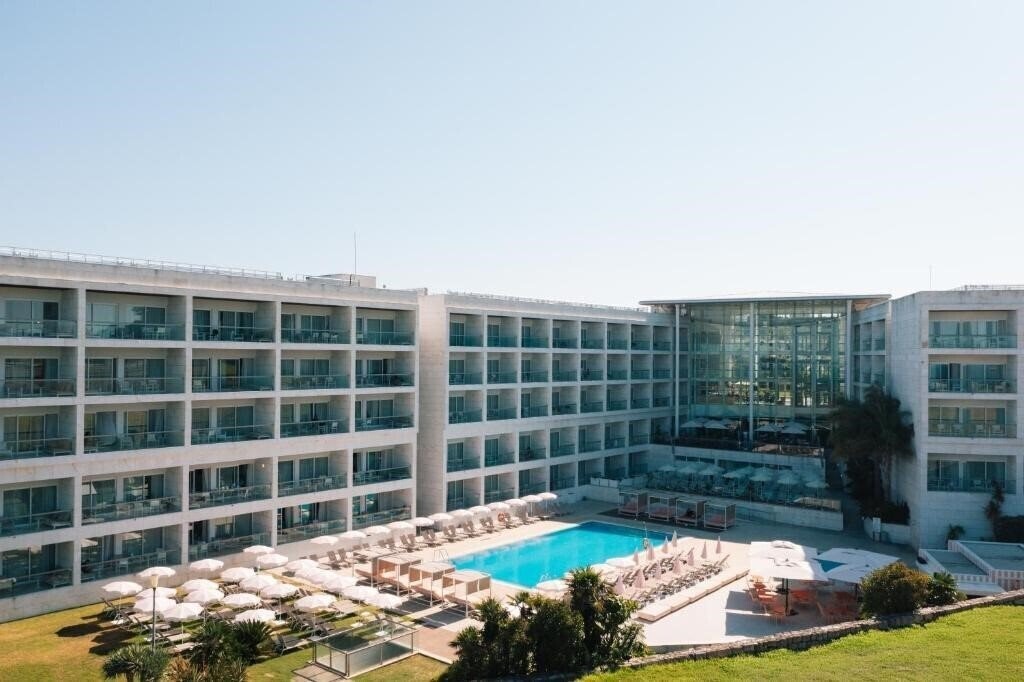 Готель Crowne Plaza Caparica Lisbon 4*