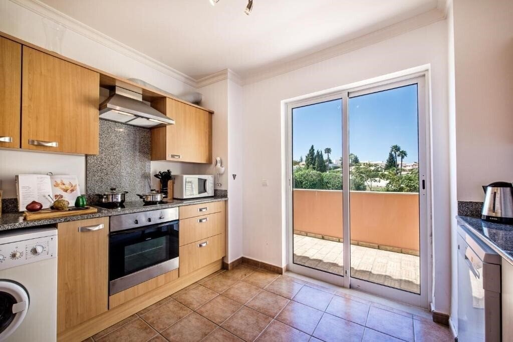 Картинка Jardim Da Meia Praia 4*