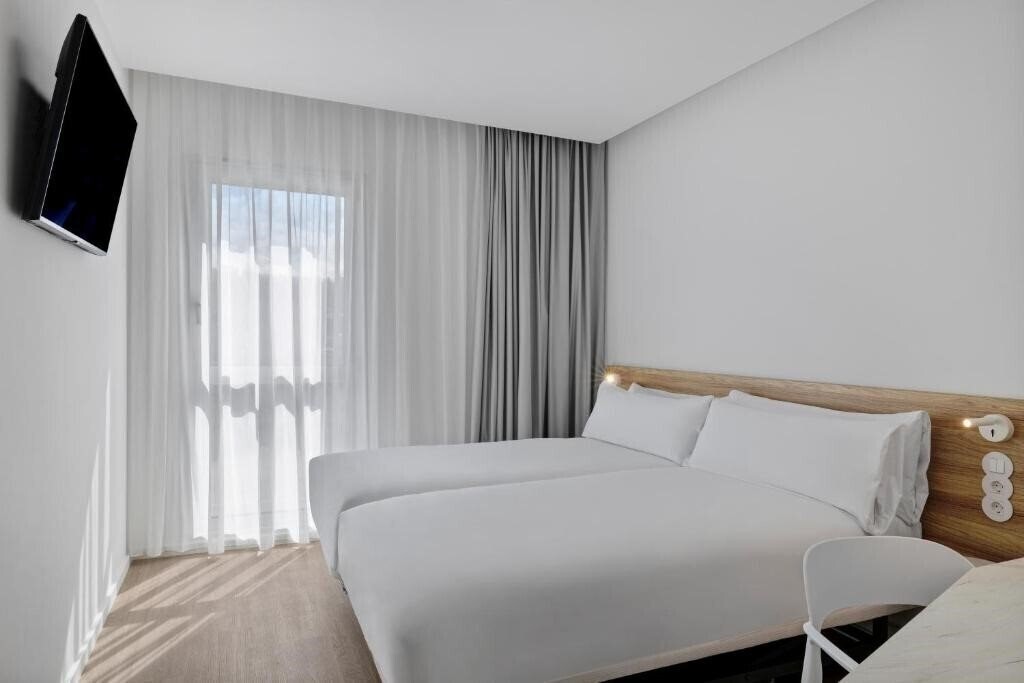 Картинка B&B Hotel Leiria 3*