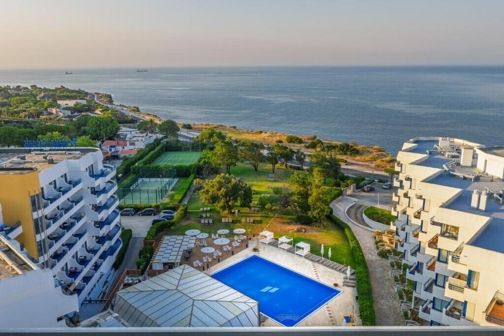 Отель Hotel Pestana Cascais Ocean & Conference Aparthotel 4*