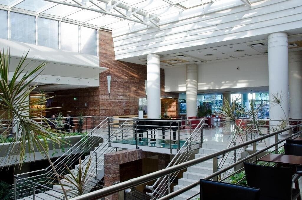 Отель Vip Executive Entrecampos Hotel & Conference 4*