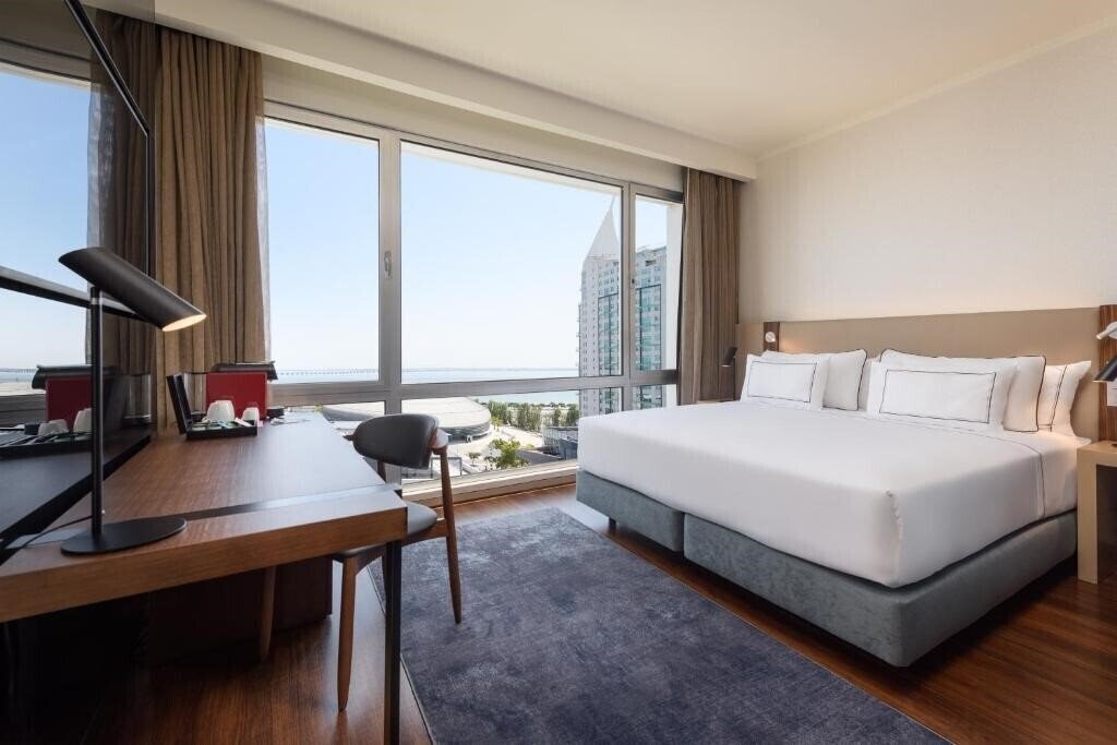 Отель Melia Lisboa Oriente 4*