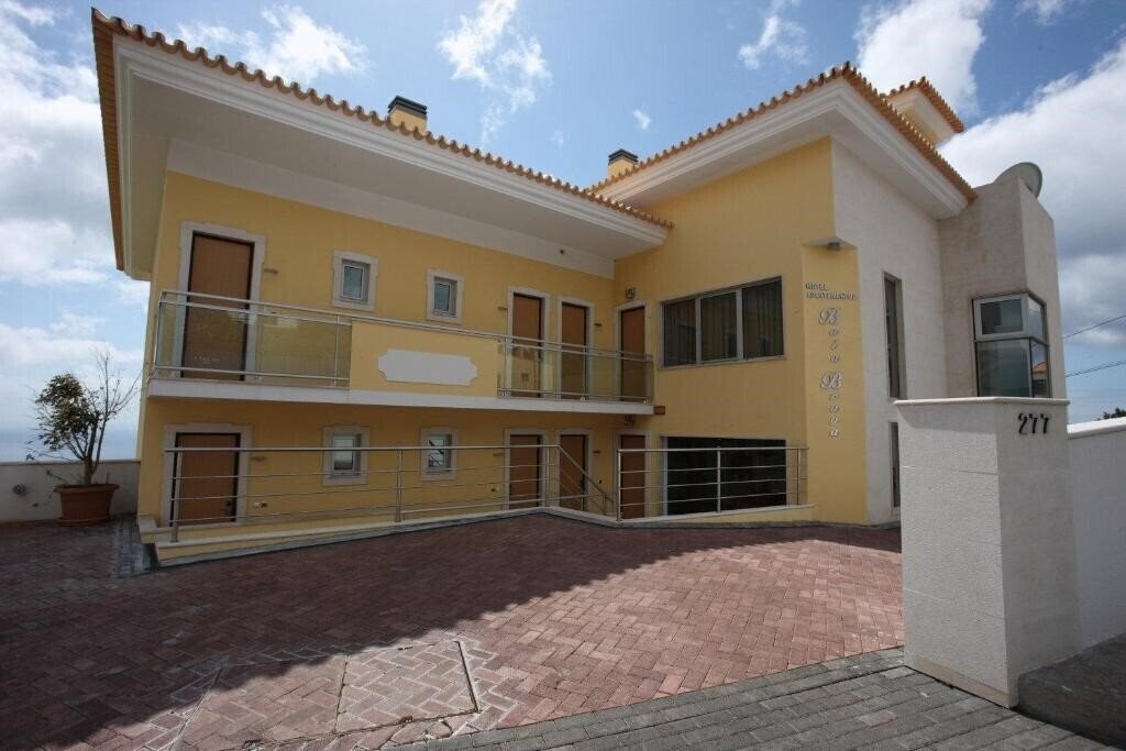 Отель Hotel Apartamentos Baia Brava 4*