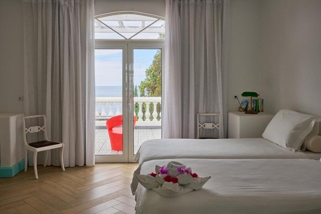 Отель Inn & Art Madeira 3*