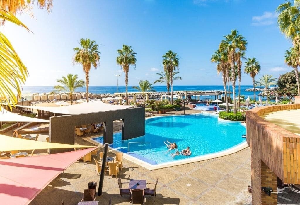 Готель Calheta Beach 4*