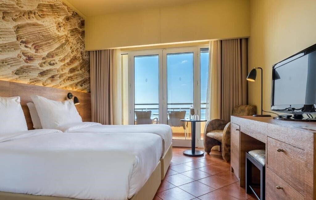 Фото Calheta Beach 4*