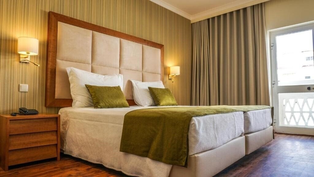 Отель Baia Beach Hotel 3*