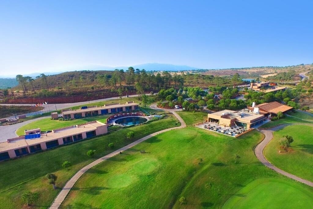 Картинка NAU Morgado Golf & Country Club 4*