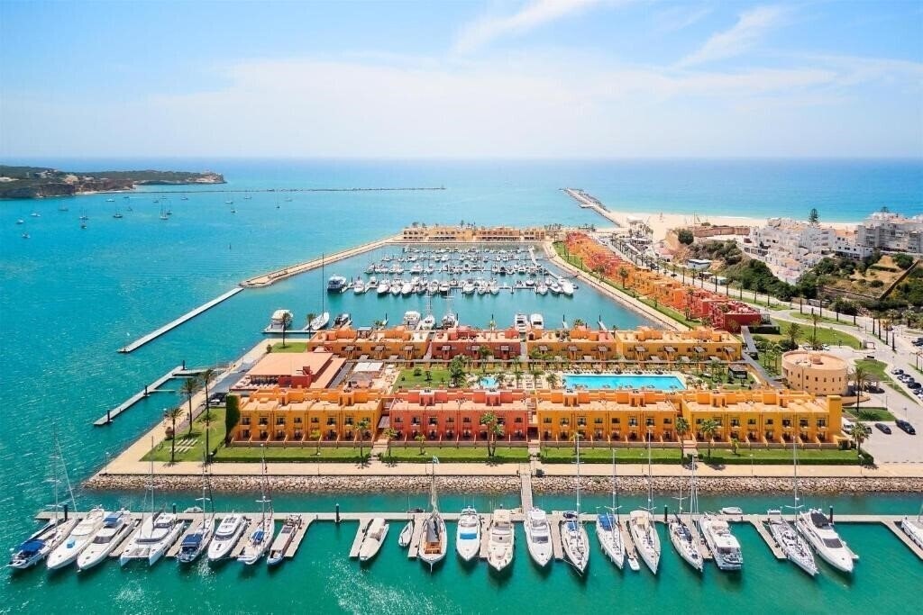 Готель NH Marina De Portimao 4*