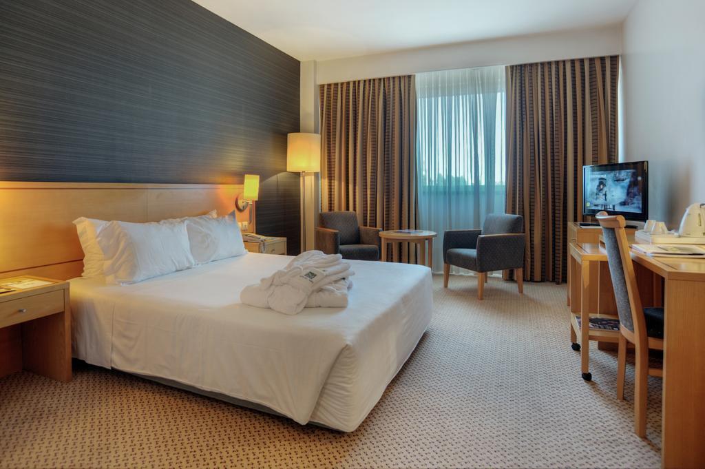 Готель Quality Inn Portus Cale 4*