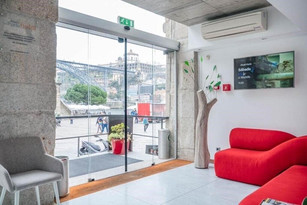 Готель Carris Porto Ribeira 3*