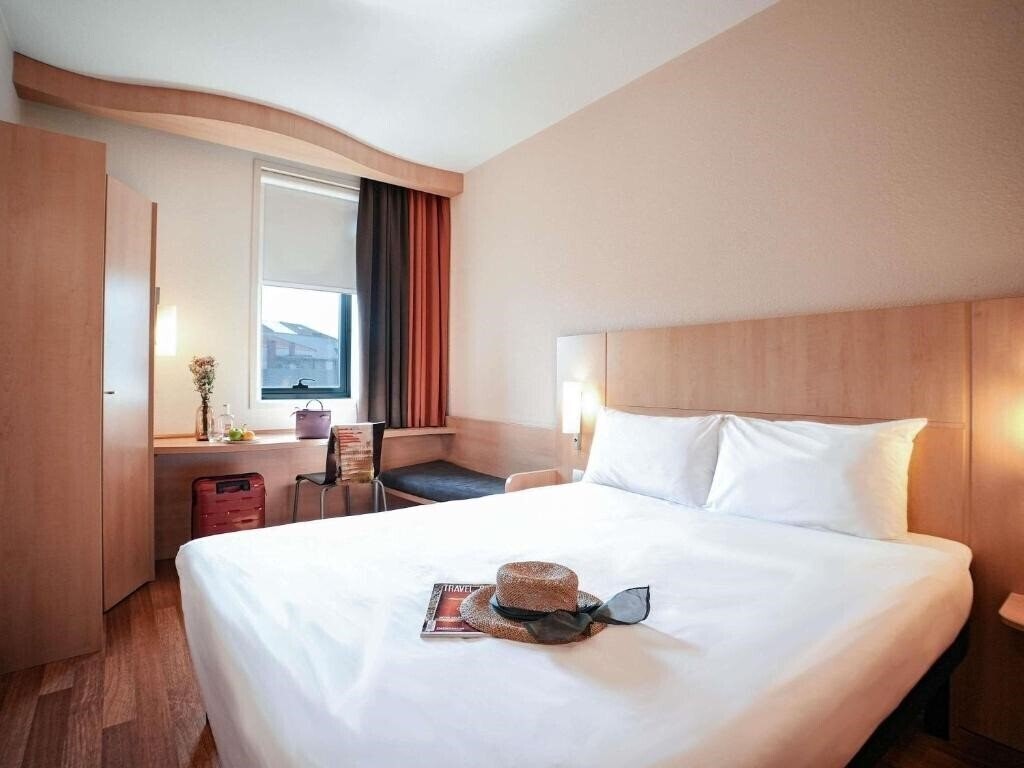 Отель Ibis Porto Centro 2*