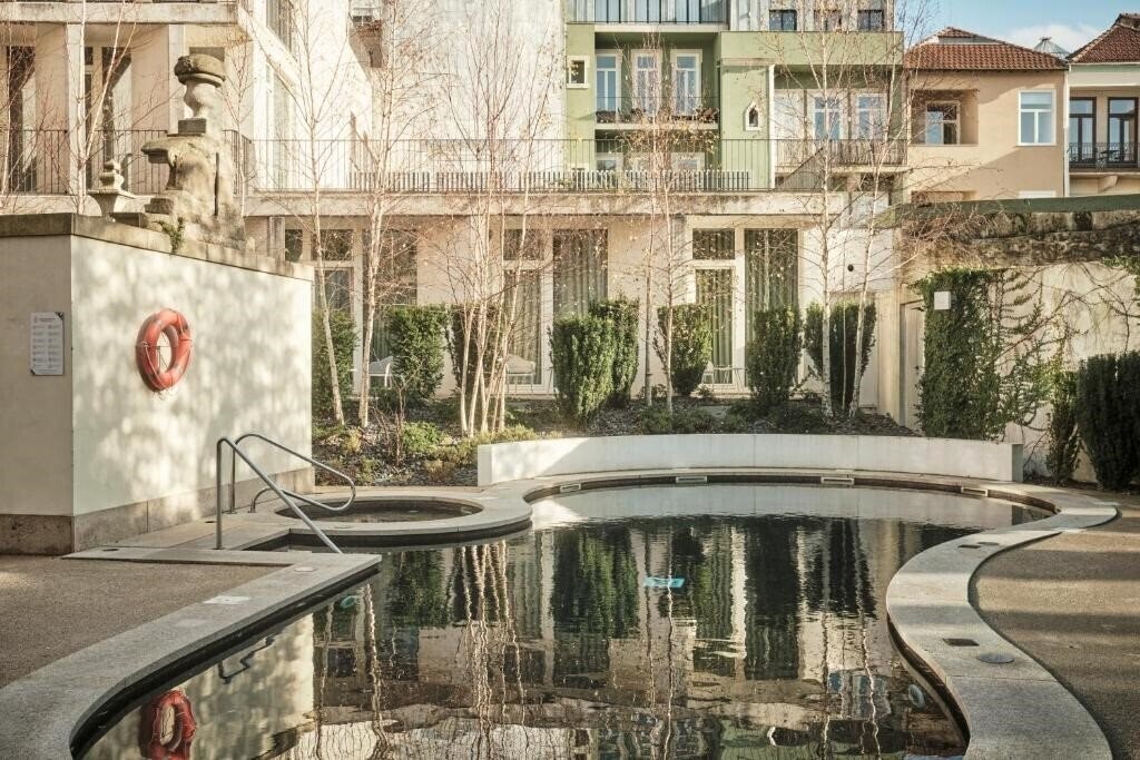 Готель Catalonia Porto 4*