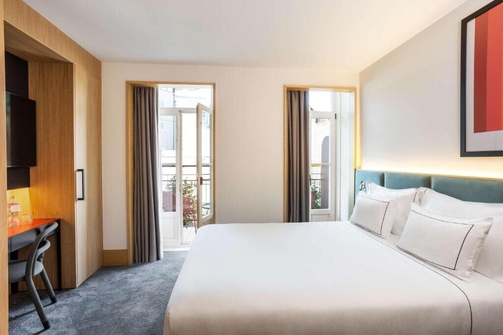 Отель Arts Tapestry Collection by Hilton 4*