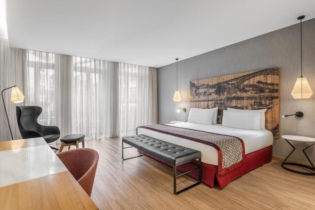 Готель Eurostars Porto Centro 4*