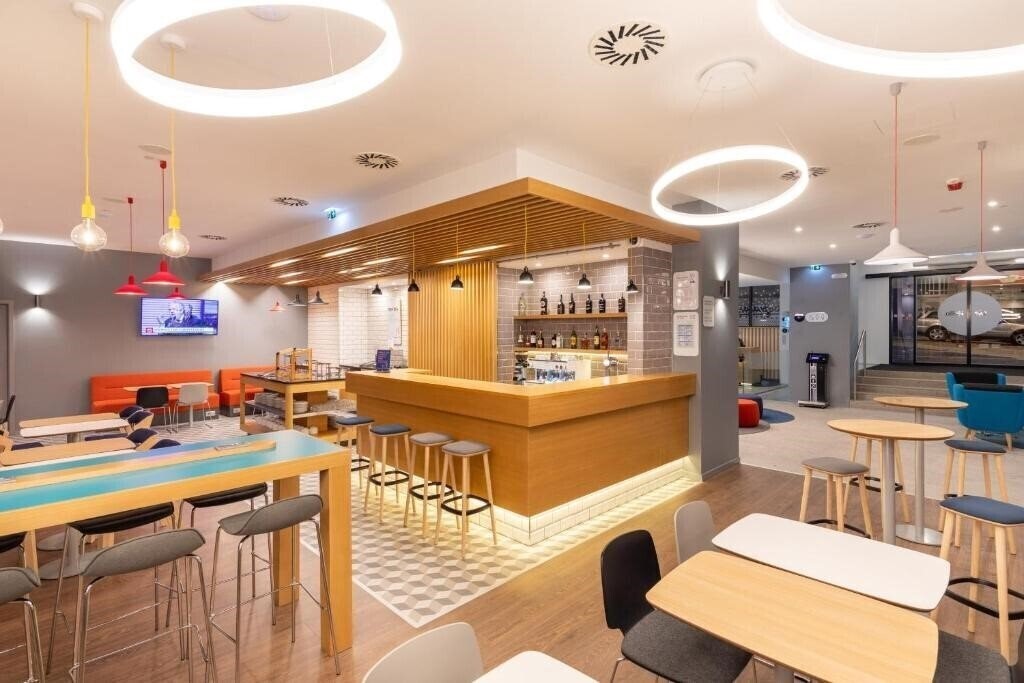 Фото Holiday Inn Express Porto City Centre 3*