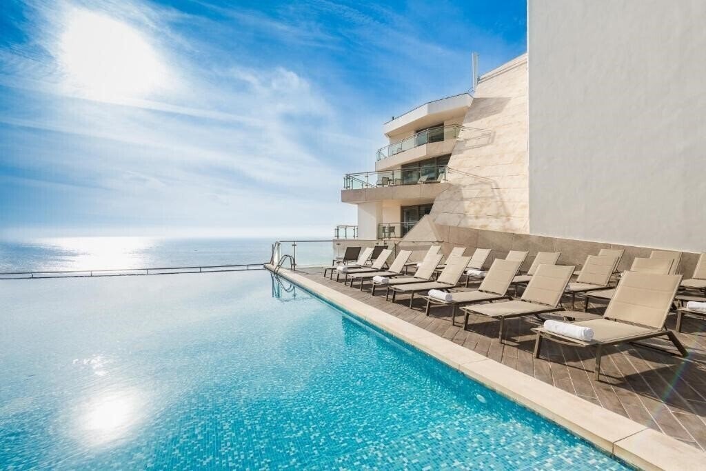 Отель Sesimbra Oceanfront Hotel 4*