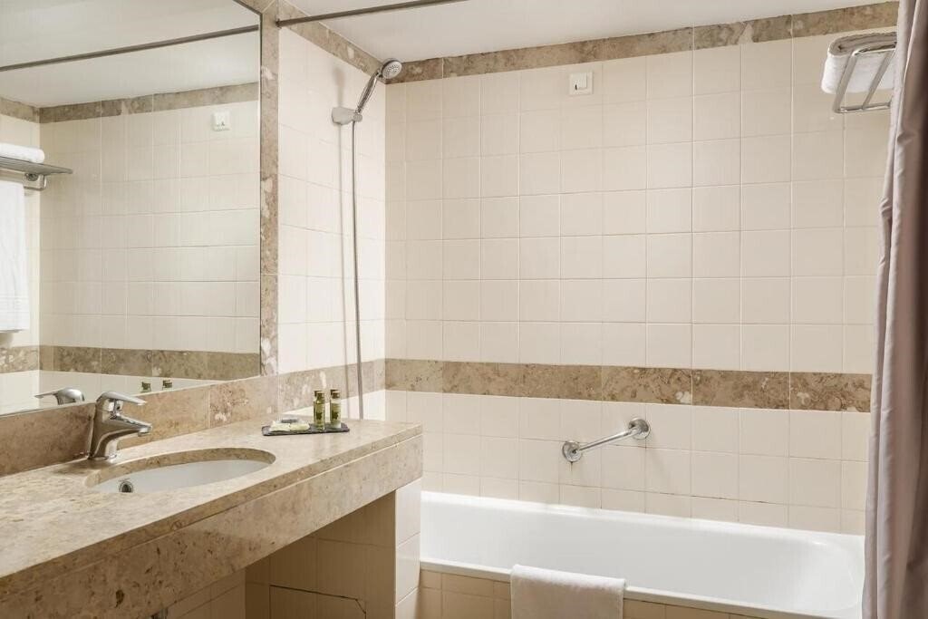 Фотография B&B Hotel Sado Setubal 4*