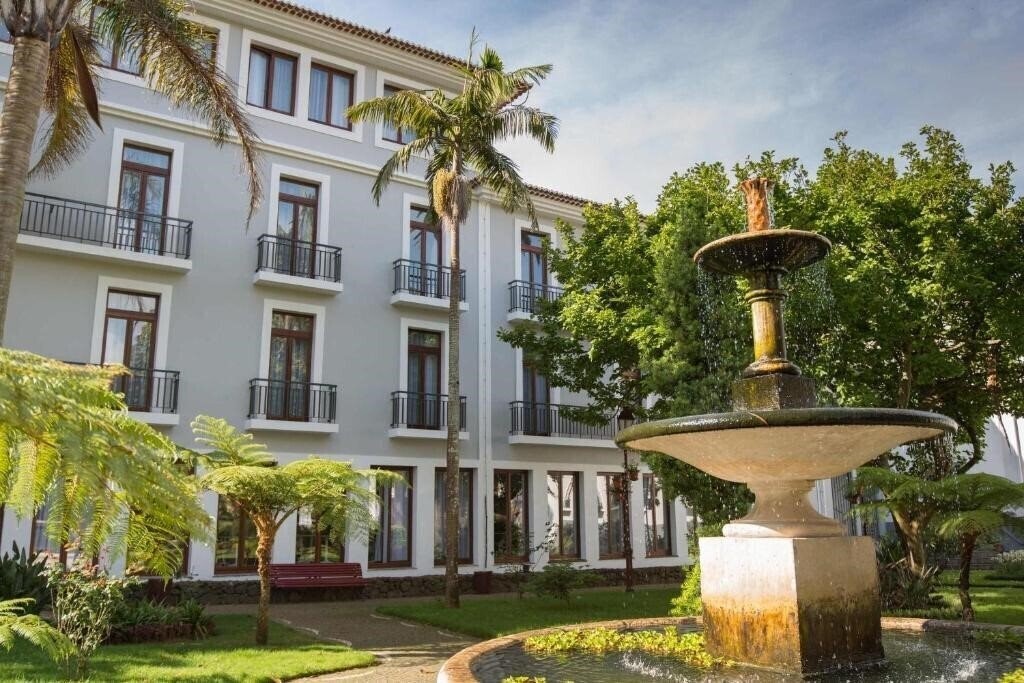 Отель Angra Garden 3*