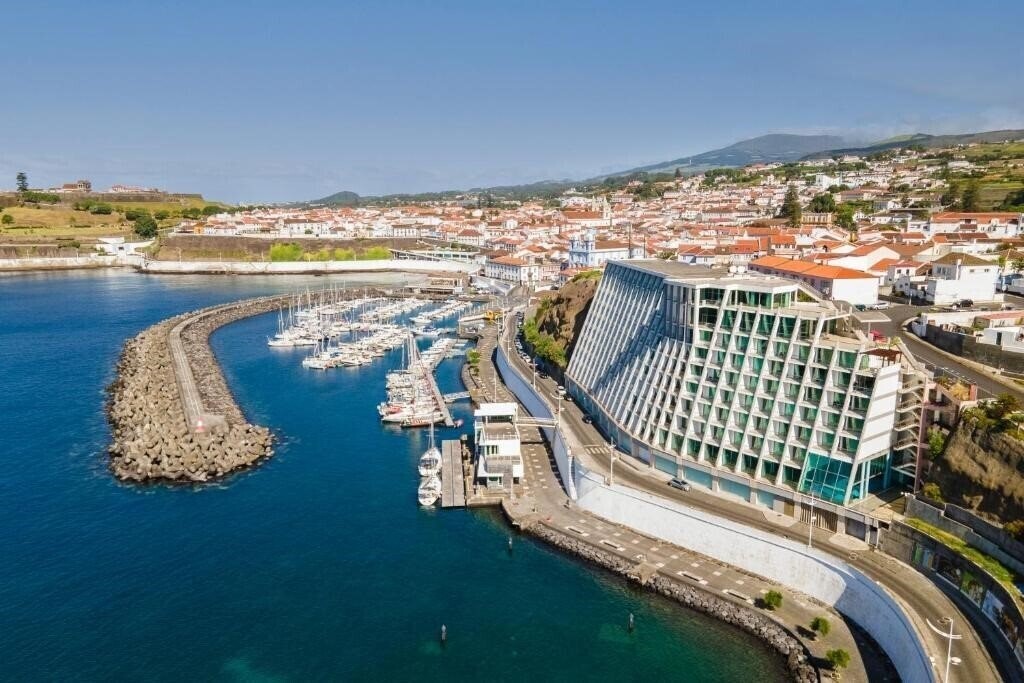 Отель Angra Marina 5*