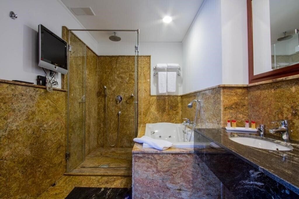 Фото Hotel HP Tower One Brasov 4*
