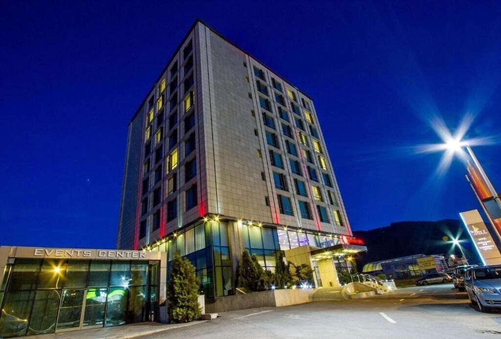 Отель Hotel HP Tower One Brasov 4*