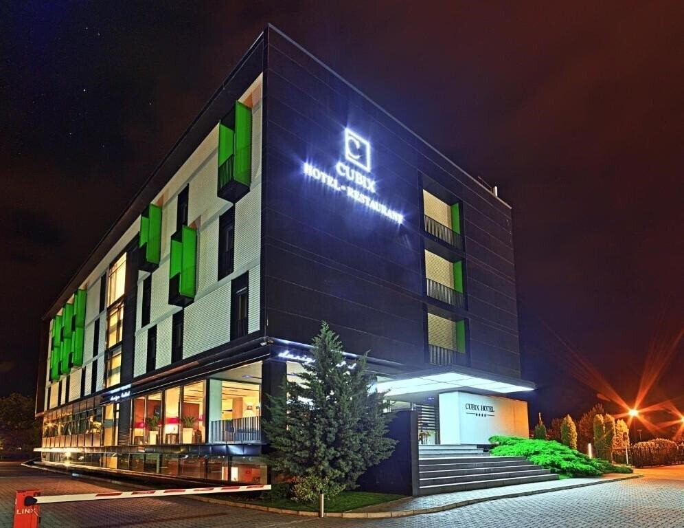 Готель Cubix Hotel 4*