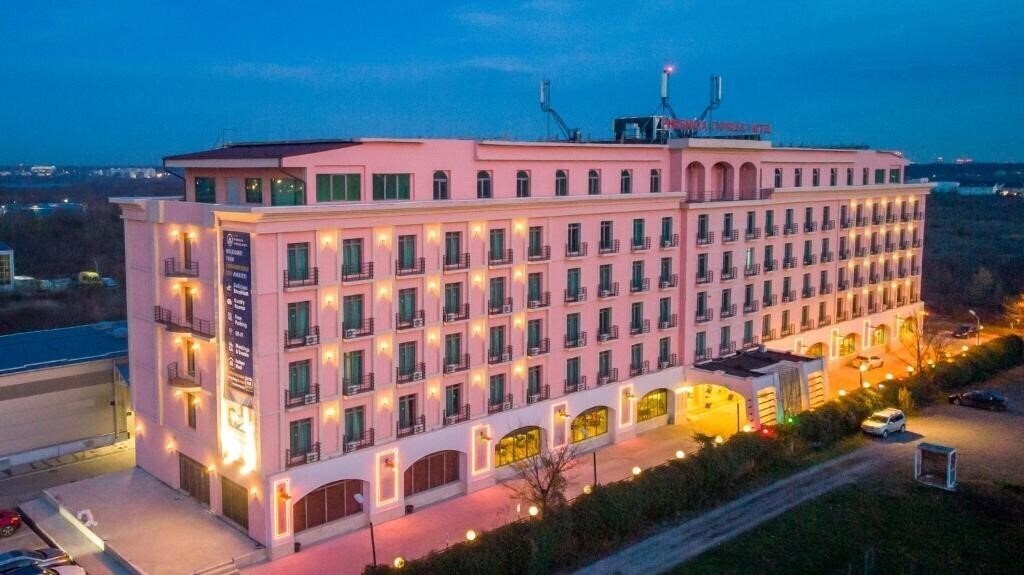 Готель Phoenicia Express 4*