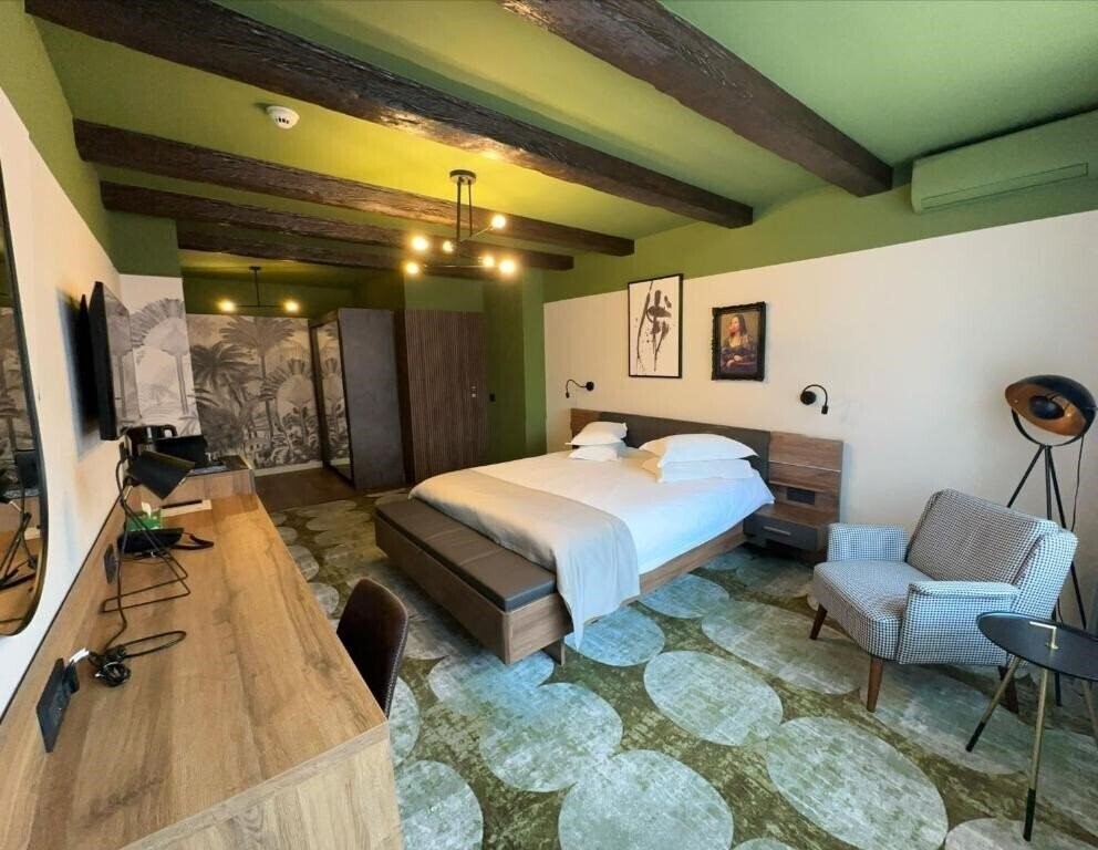 Фото Bucharest Comfort Suites 4*