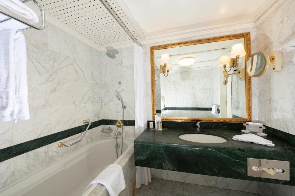 Фото Grand Hotel Bucharest 5*