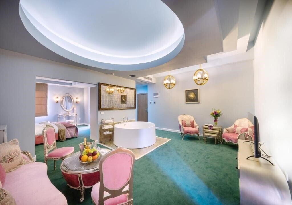 Готель Phoenicia Comfort 4*