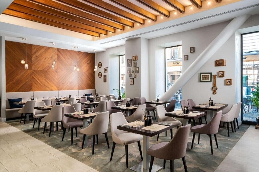 Фотографія Hilton Garden Inn Bucharest Old Town 4*