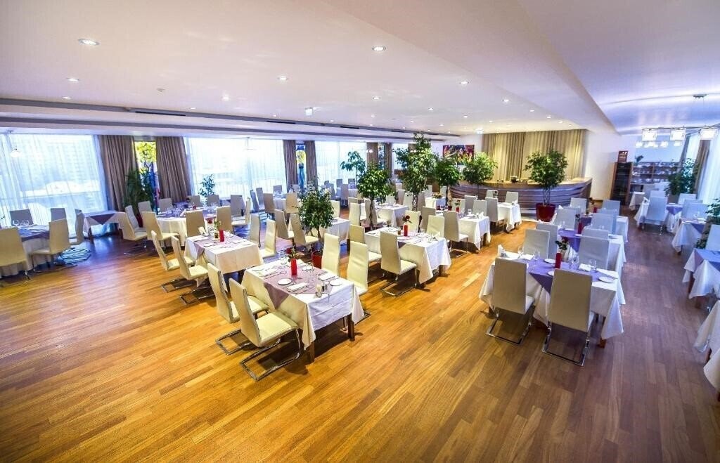 Фотографія Marshal Garden Hotel (Adults Only) 4*