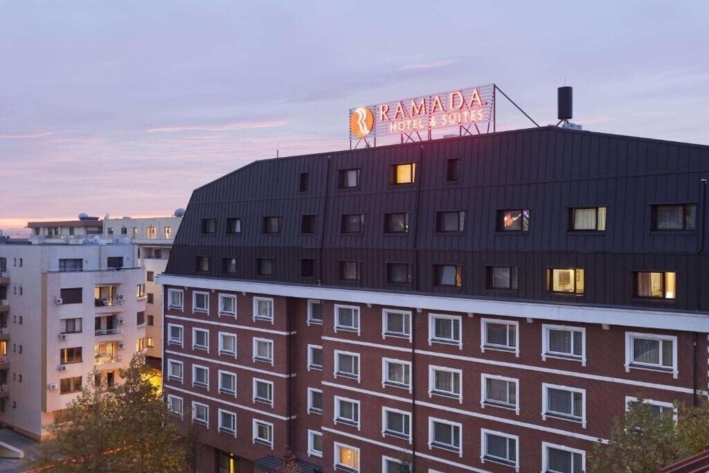 Готель Ramada Hotel & Suites by Wyndham Bucharest North 4*
